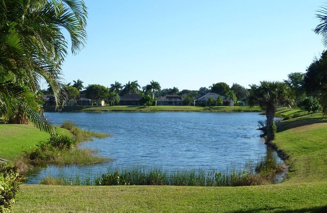3 BR, 2 BA BEAUTIFUL LAKE VIEW SINGLE FAMILY HOME WITH POOL in BRIARWOOD