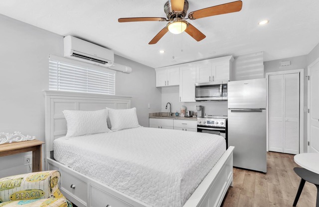 6B Newly Renovated Studio at Coastal Cottages!