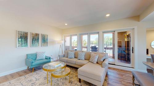7111 Harbourside I