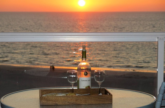 Crescent Beach Club 