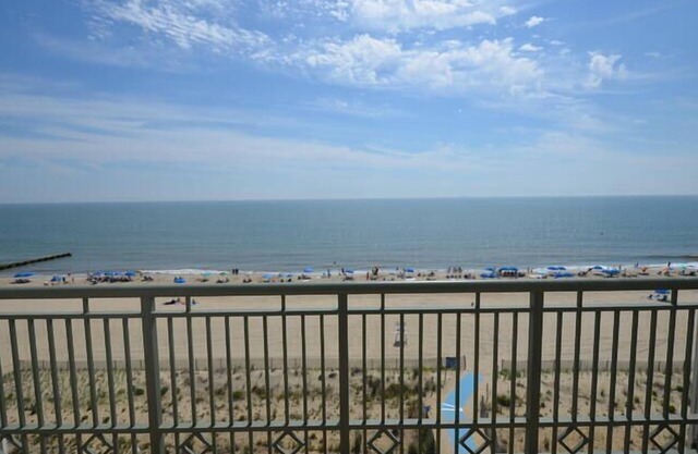 Edgewater House - Ocean Front Units With Spectacular Views!