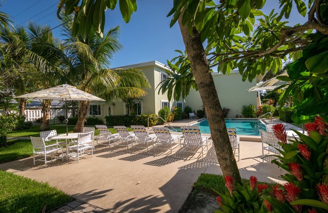 Palm Cay 3 · 3 Queen Beds · 2-Min Walk to Gulf
