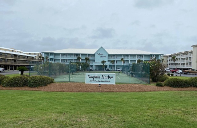 Recently updated! 3 bed 3 bath waterfront condo in Orange Beach