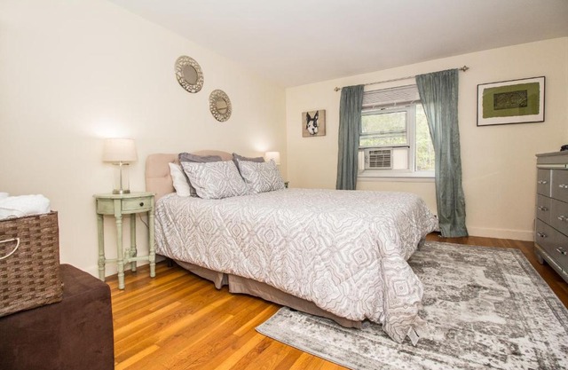 Spacious, Homey, 1Bed close to Longwood Medical, Boston in Brookline