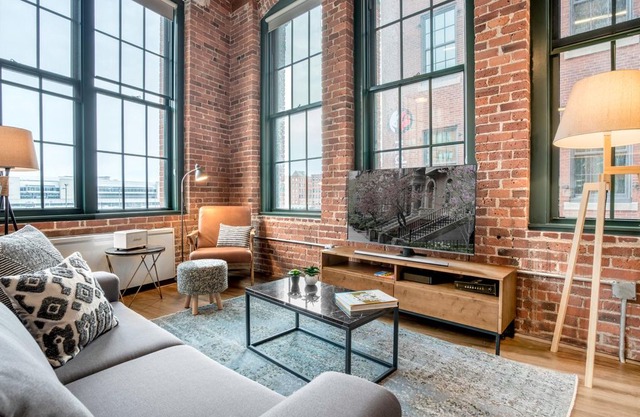 Stunning Fort Point Studio w/Washer + Dryer, near Seaport by Blueground in Boston