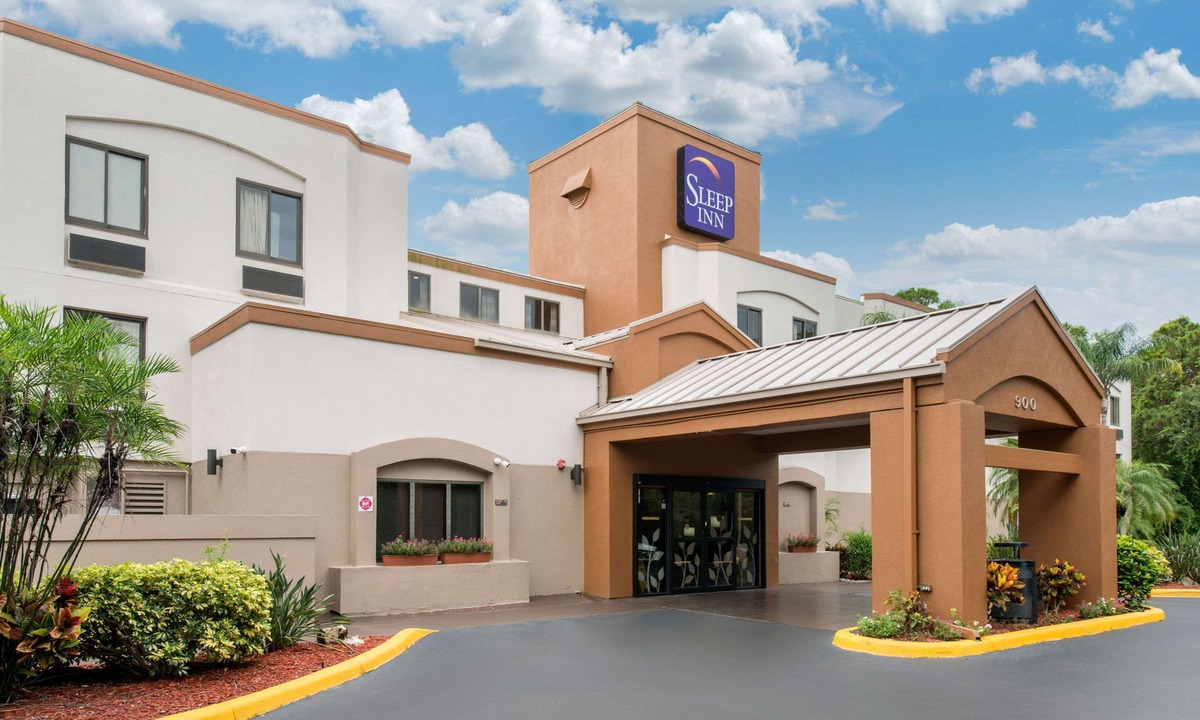 Bayou Oaks Hotel | Sleep Inn Sarasota North