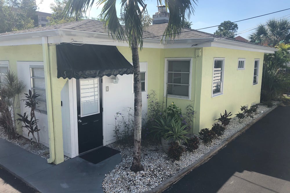 Sarasota House | Private Beach 1 Block To Lido Beach. 1/2 Mile St. Armand Circle