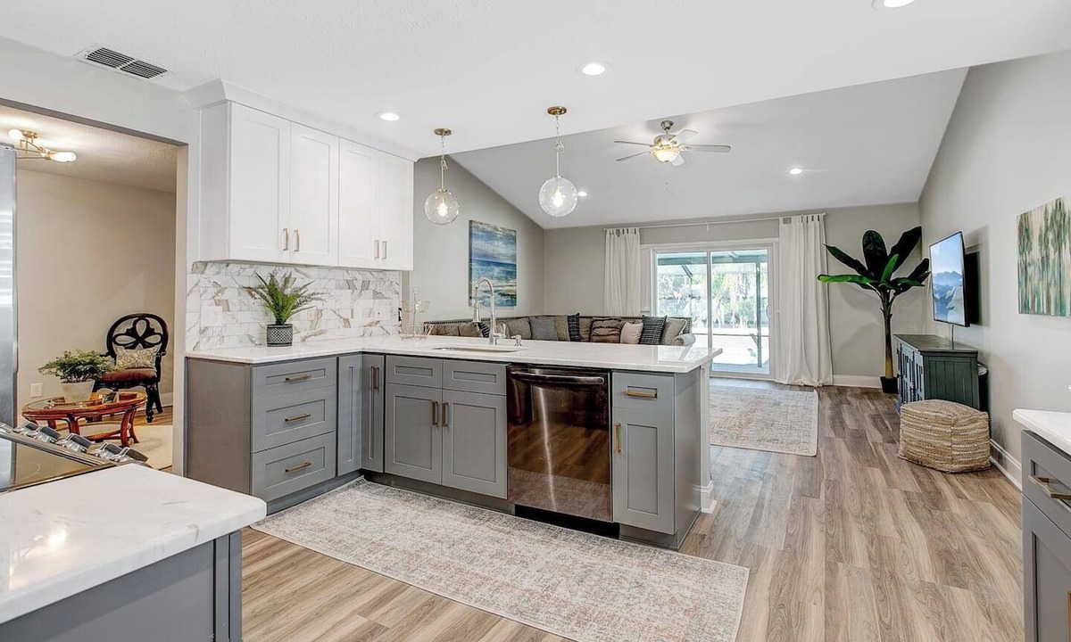 Bloomingdale House | Sleeps 10 with pool & game room