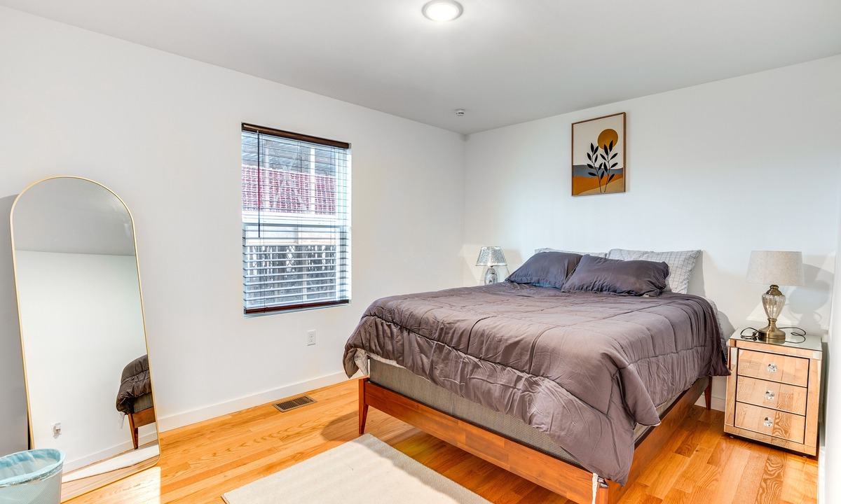 Elizabeth Apartment | Modern Elizabeth Apartment ~ 1 Mi to Train Station
