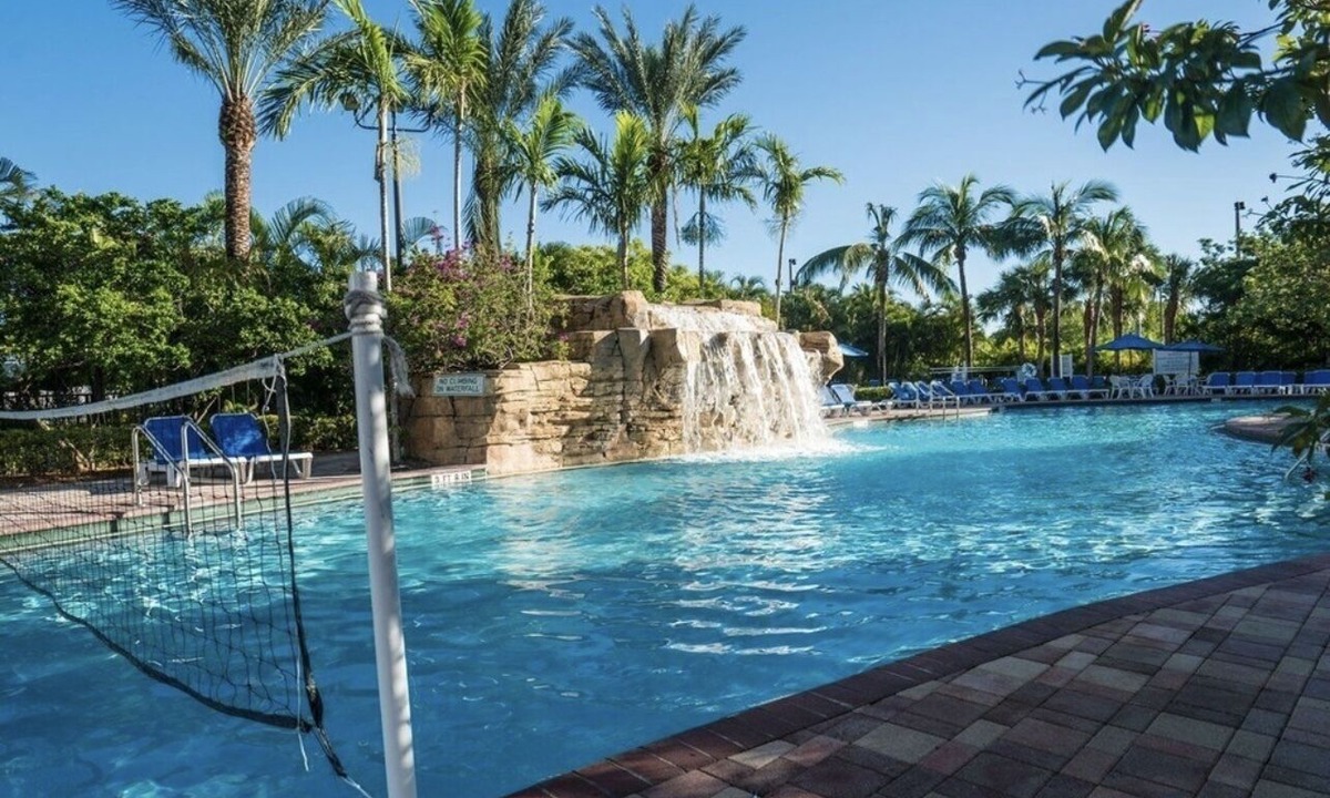 Weston Resort | Luxury One Bedroom and One Bathroom Unit with Full Amenities