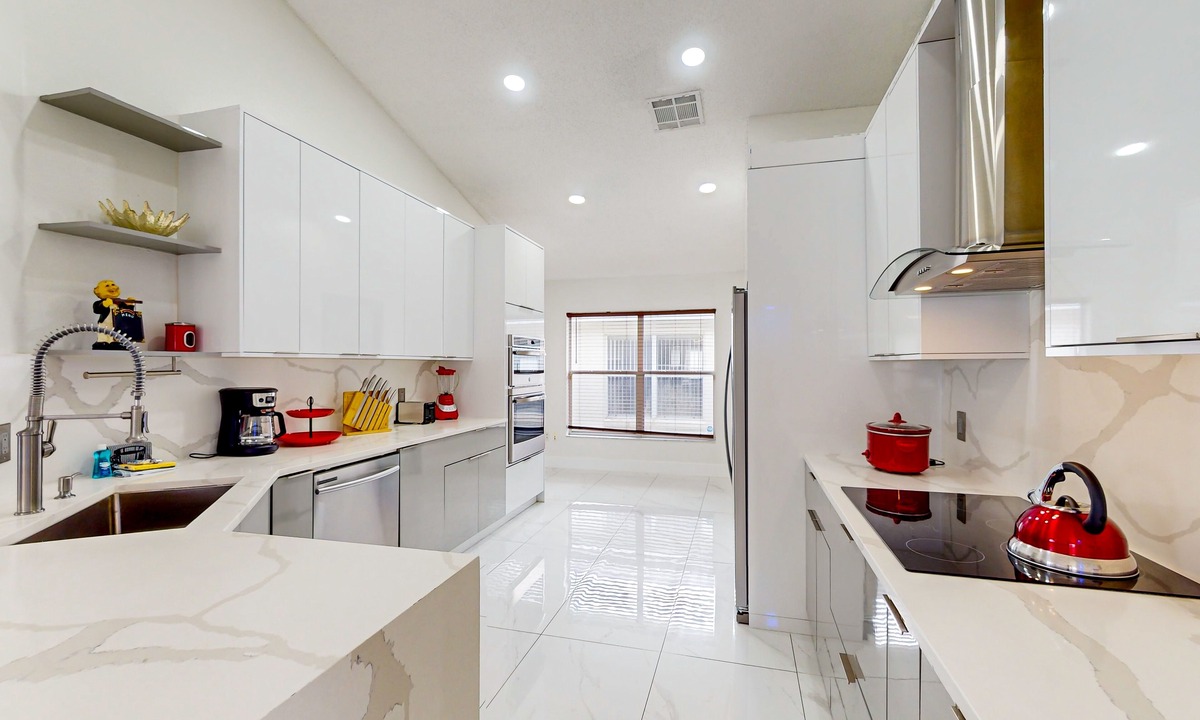 Eagle Pointe South House | Magical, spacious retreat with private pool, lanai, & lake views - near parks