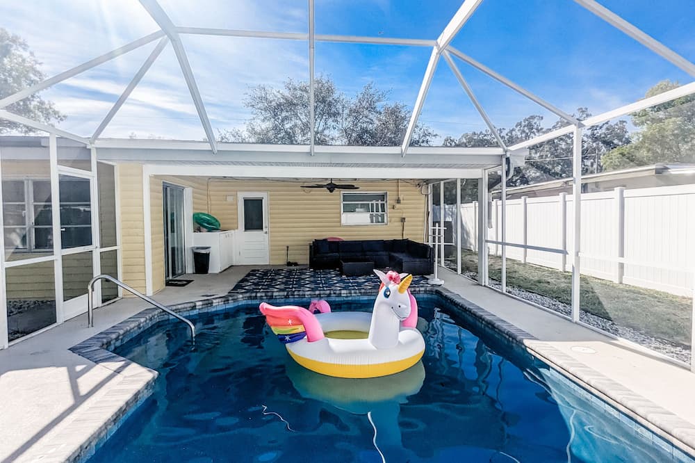 Alta Vista House | The Lemon Drop - Saltwater Heated Pool Home by Downtown SRQ & Beaches!