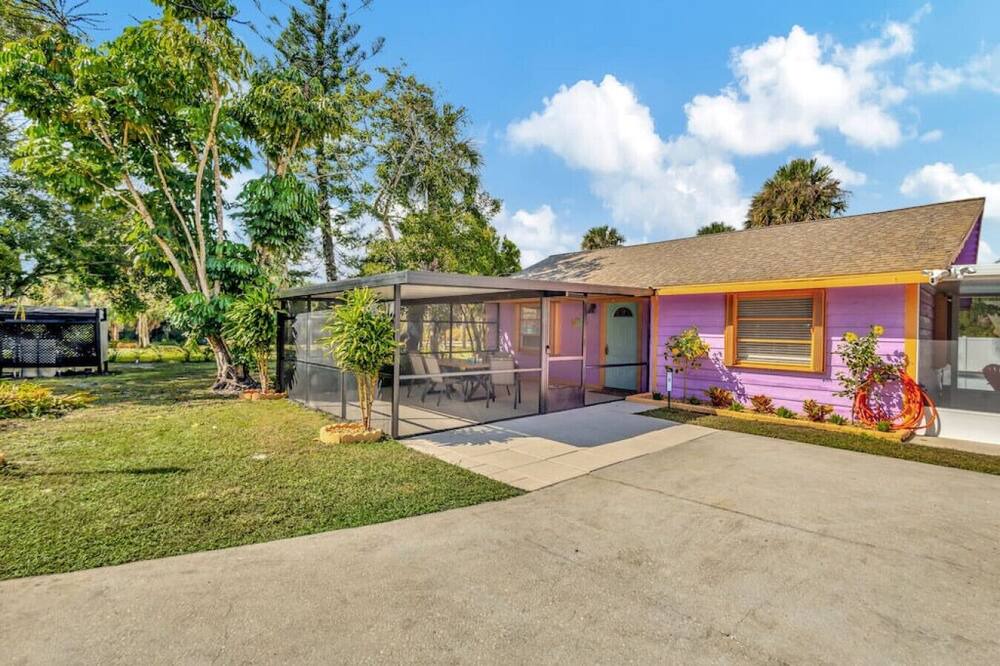 Indian River Estates House | Stylish 2 Bedroom Villa with Pool