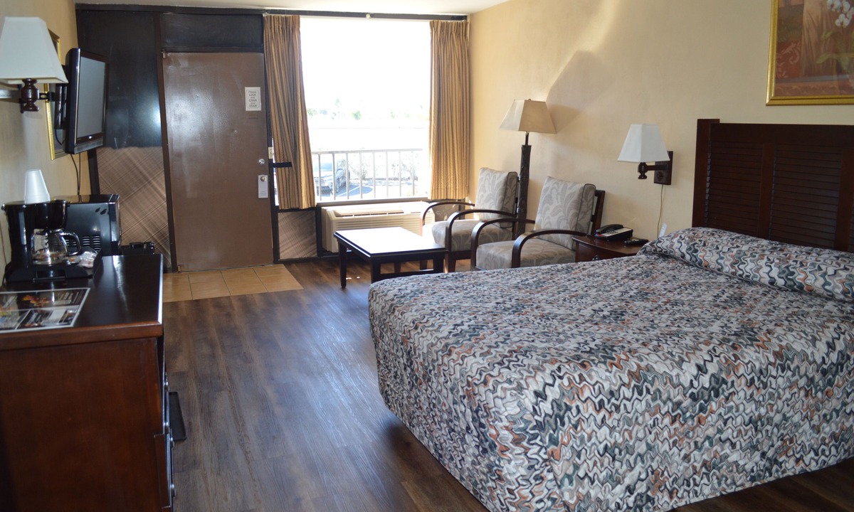 Tarpon Springs Hotel | Tarpon Shores Inn