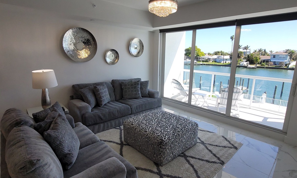 Island Estate Condo | 204, Water View-Clearwater Bch in 6 min, Pool/Gym