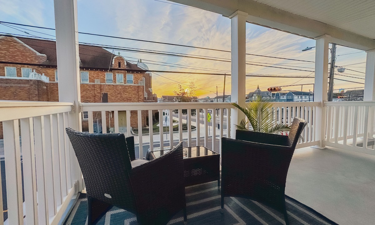 Wildwood Apartment | Wildwood Private ✳ 3BR 2BA APT ✳ 5 min walk to Beach & Boardwalk ★ Location!