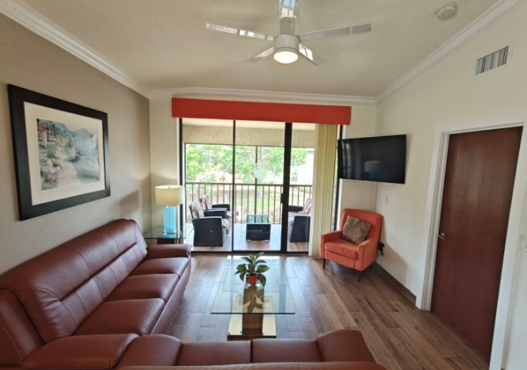South Bradenton Condo | Stylish Lakefront Condo Near IMG & Anna Maria Island w/Two Pools and Hot Tubs