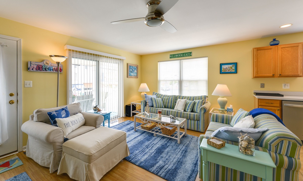 Wildwood Condo | Condo w/Deck: Walk to Beach & Convention Center!