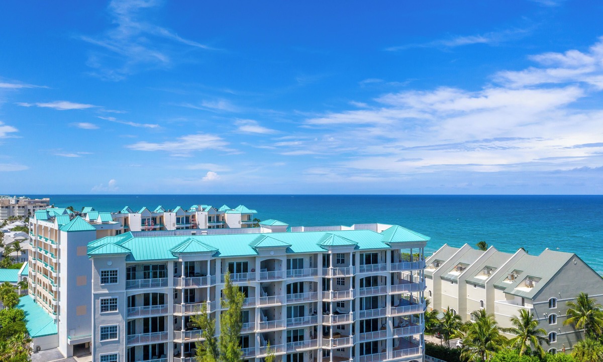 Jupiter Condo | Ultra-Luxury Jupiter Condo!4 En-suite bedrooms! 100 Yards to Ocean! Game Room!