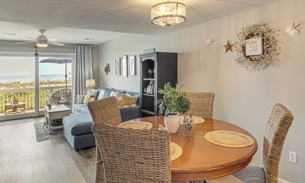 Oceanmarsh Subdivision Condo | Sandy Toes: Harbor Isl Pool & Beach Retreat