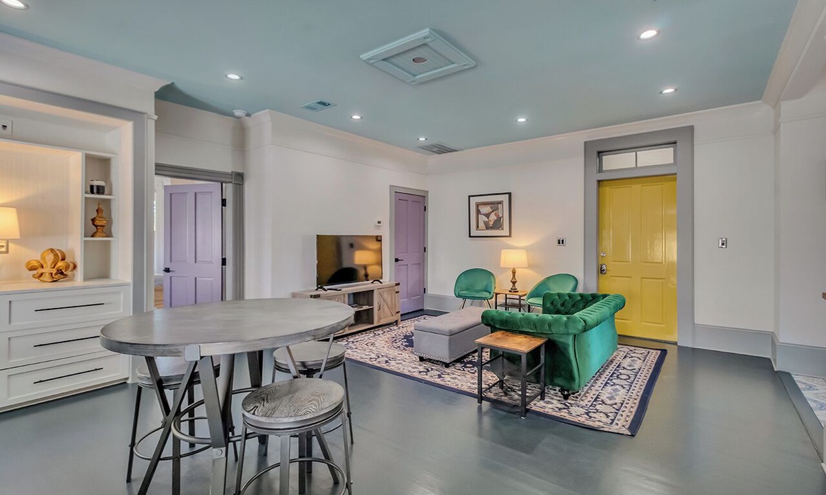 Savannah Victorian District House | Charming 4BR Townhouse w/Porches In Historic District Walk to Forsyth Park