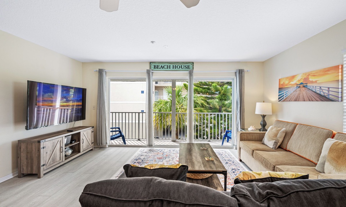 Indian Rocks Beach Condo | 🌴Beachside Villas 204B | Walk to Indian Rocks Beach | Heated Pool | Pet-Friendly Condo