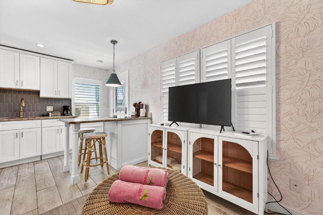 Clearwater Beach House | Island Vibes Cottage