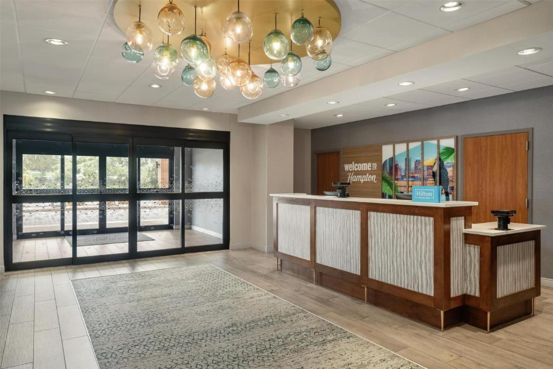 Temple Crest Hotel | Hampton Inn & Suites by Hilton Tampa Busch Gardens Area