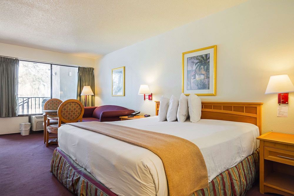 Photo of Bedroom in June Park
