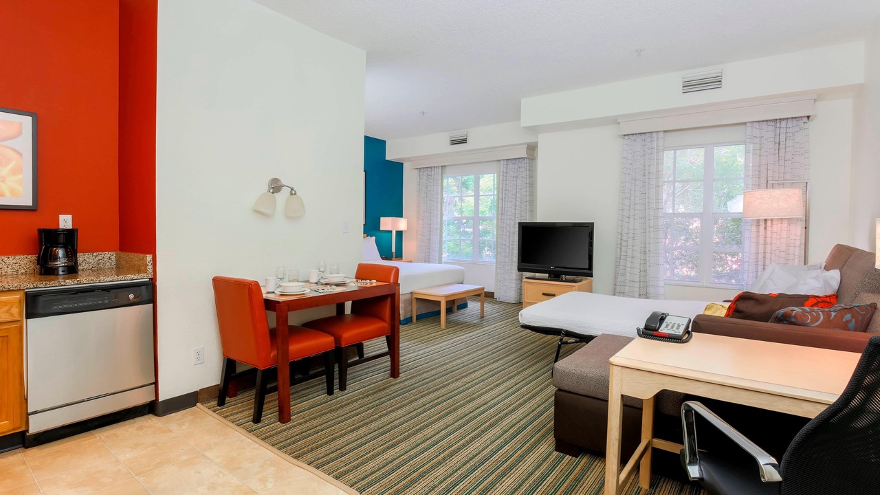 Photo of Livingroom in Villages of Palm Beach Lakes