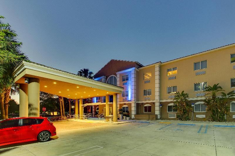 Photo of Buildings in Villages of Palm Beach Lakes
