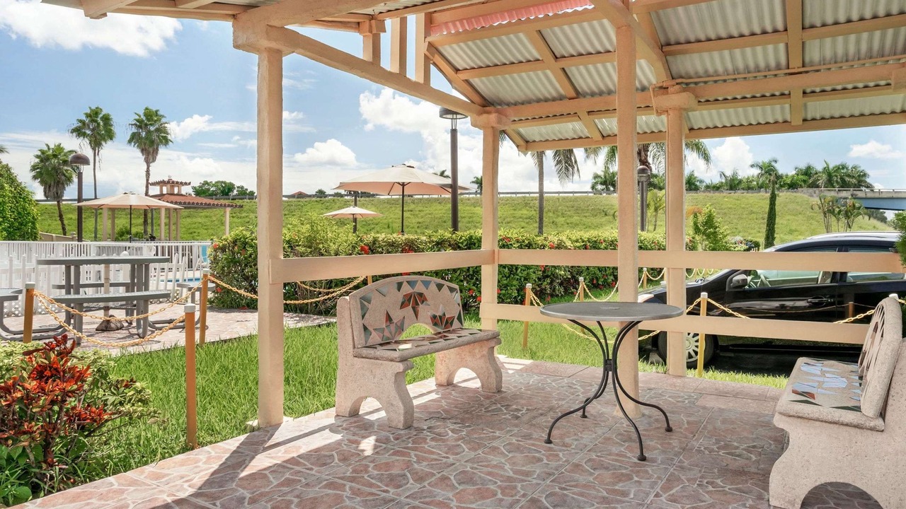 Photo of Patio Balcony in Florida City