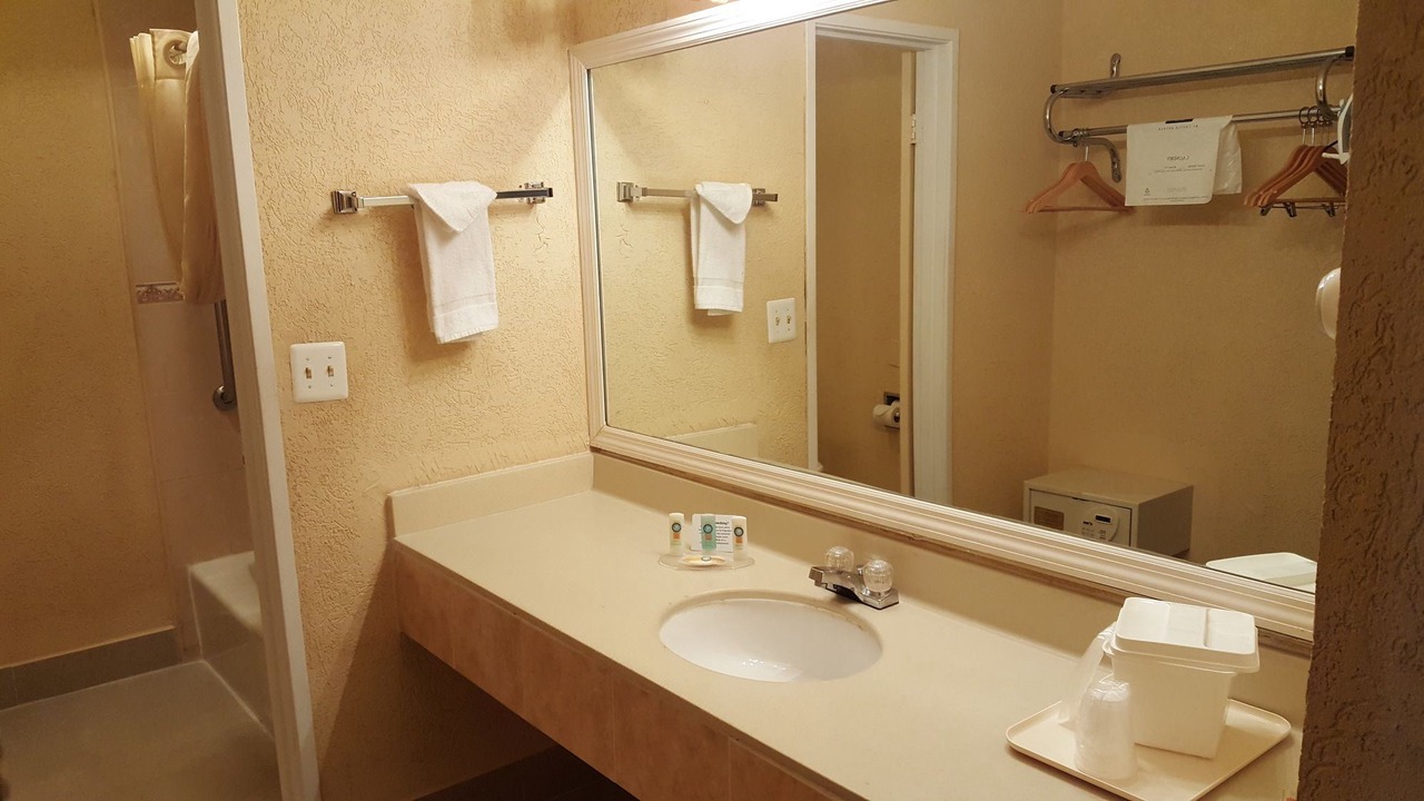 Photo of Bathroom in Temple Crest