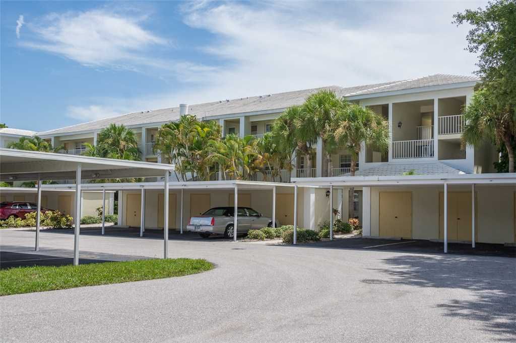 Photo of Buildings in Plantation