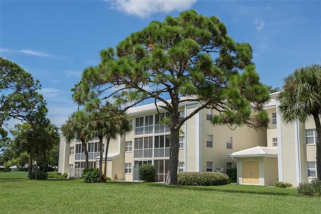 Photo of Buildings in Plantation