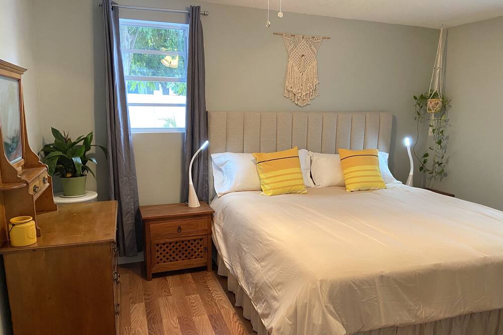 Photo of Bedroom in Crescent Lake