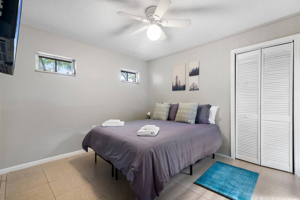 Photo of Bedroom in Old Northwood Historic District