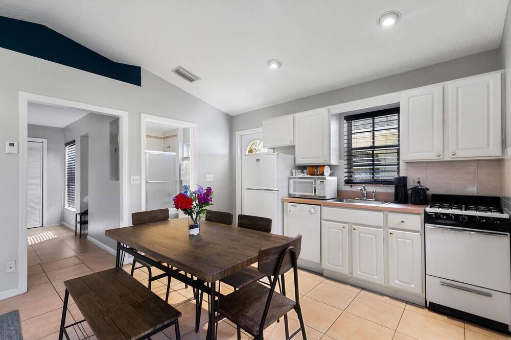 Photo of Kitchen in Old Northwood Historic District