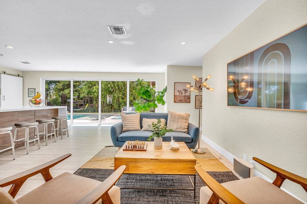 Photo of Livingroom in Lake Ida Shores