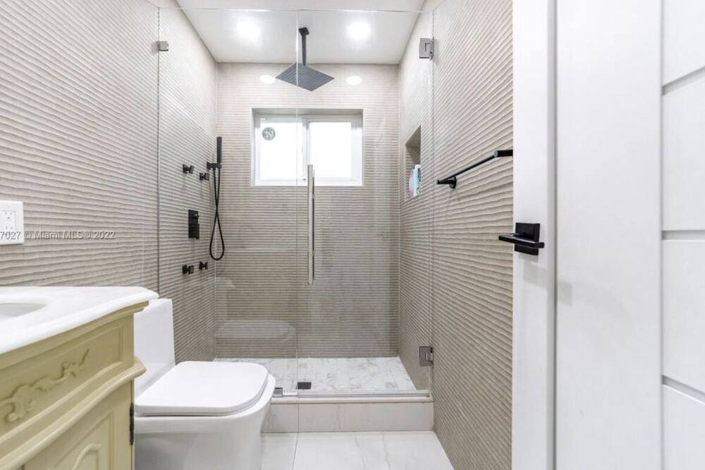 Photo of Bathroom in Boulevard Heights