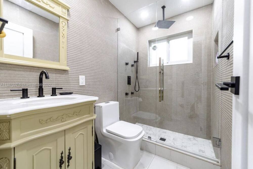 Photo of Bathroom in Boulevard Heights