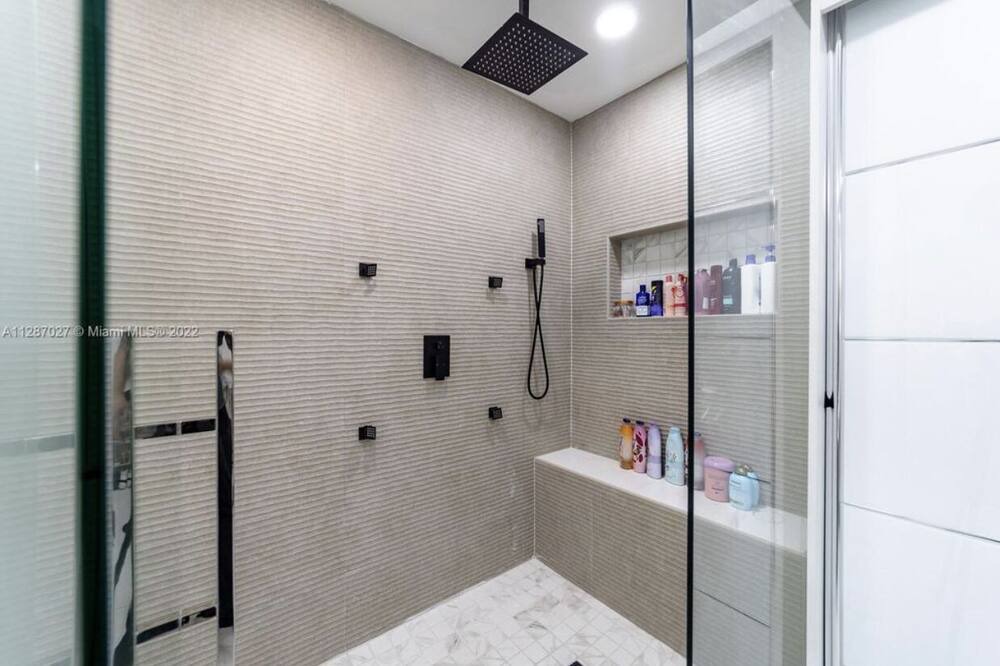 Photo of Bathroom in Boulevard Heights