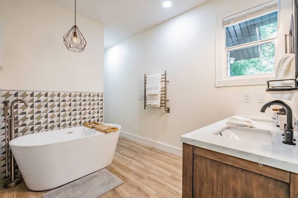 Photo of Bathroom in Riverside Heights