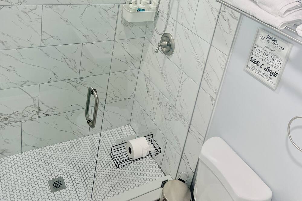 Photo of Bathroom in Greenacres
