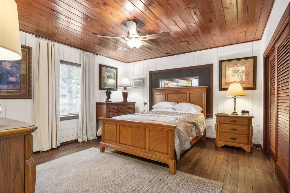 Photo of Bedroom in Rosemary District