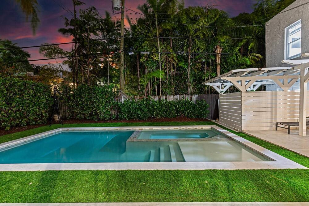 Photo of Outdoor in Northeast Miami
