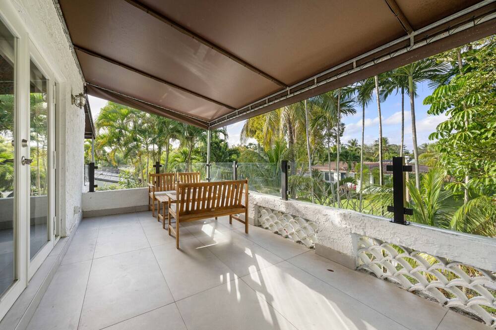 Photo of Patio Balcony in Northeast Miami