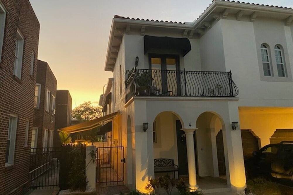 Photo of Patio Balcony in Courier City - Oscawana