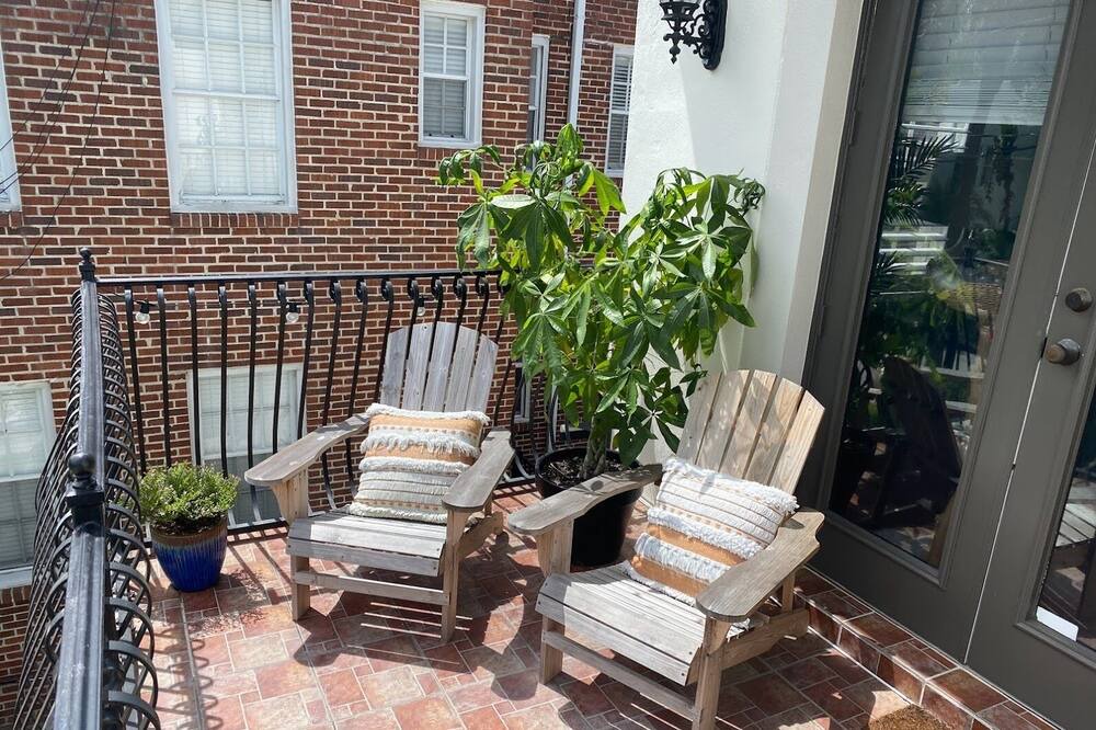 Photo of Patio Balcony in Courier City - Oscawana