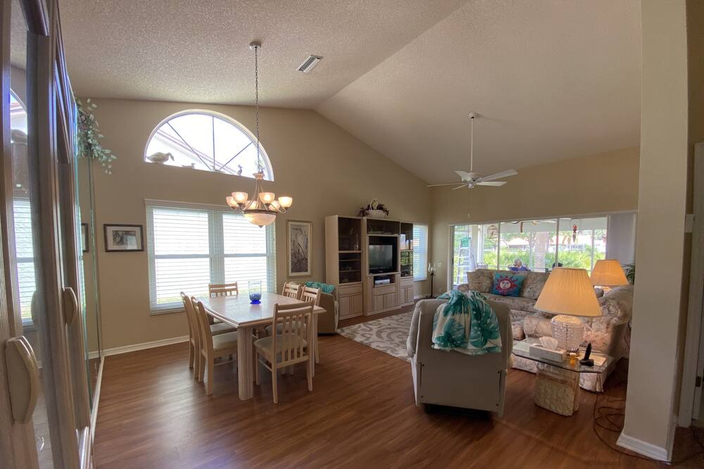 Photo of Livingroom in Plantation